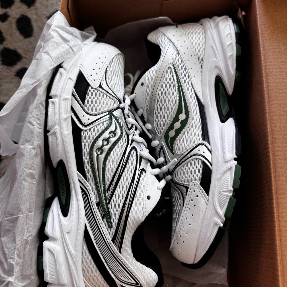 Saucony White, Black & Green Running Sneakers